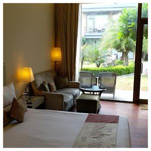 Luxury Room Courtyard View sit out KingBed